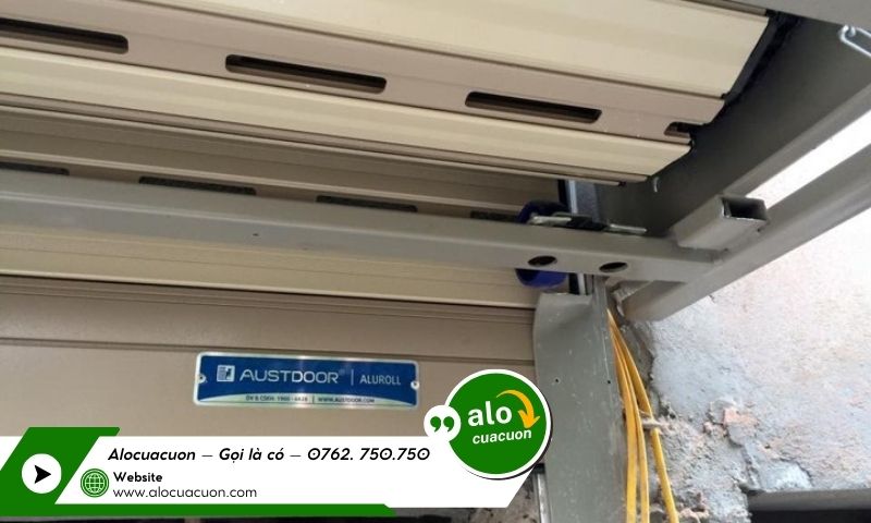 Thương hiệu cửa cuốn ảnh hưởng đến chất lượng, độ bền và giá lắp đặt tại TPHCM