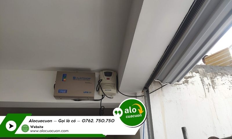 Motor cửa cuốn, bình lưu điện và thiết bị an toàn đi kèm ảnh hưởng đến chi phí lắp đặt